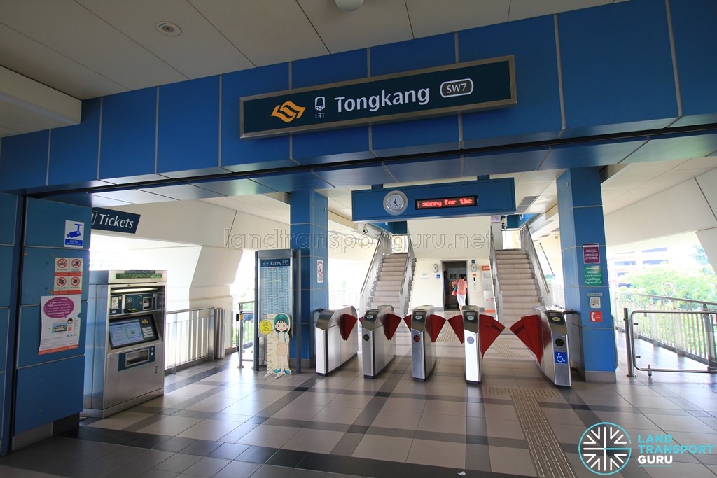 Tongkang LRT Station - Concourse level faregates