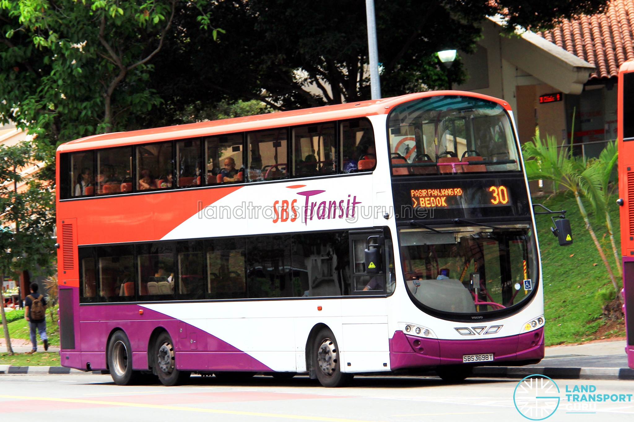 SBS Transit Volvo B9TL Wright (SBS3698T) - Service 30