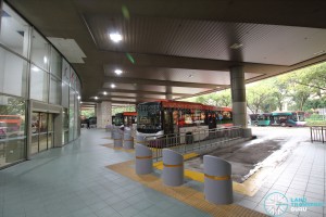 Toa Payoh Interchange - End-on berths with automatic doors