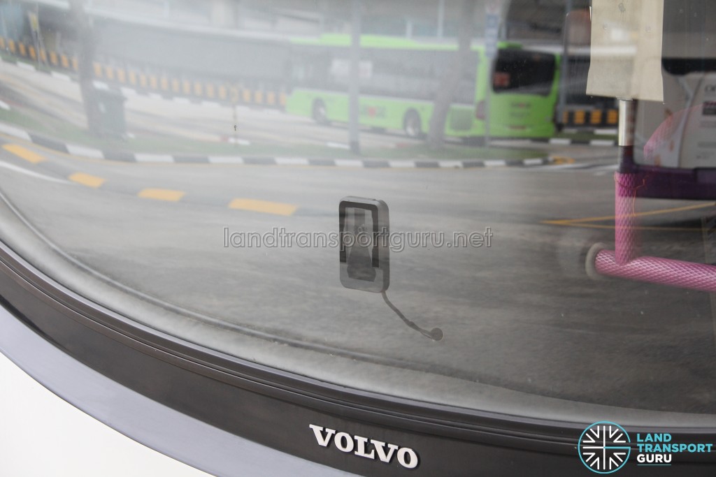 Mobileye 560 windshield-mounted vision sensor unit