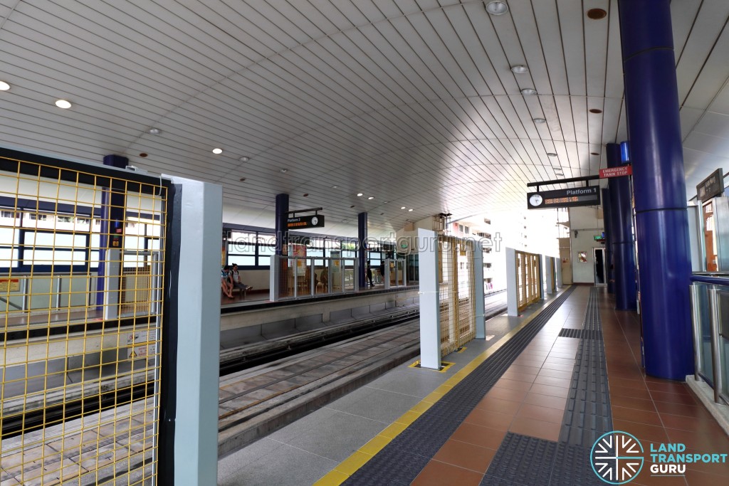 Platform edge barriers at Keat Hong station