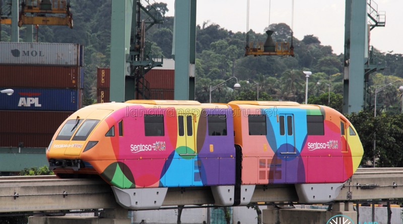 Sentosa Monorail - Orange train