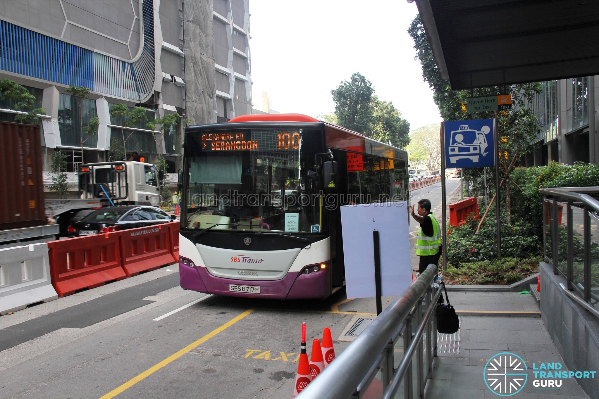 Bus Service 100 calling at the Temporary Bus Stop along Shenton Way during Car-Free Sunday SG