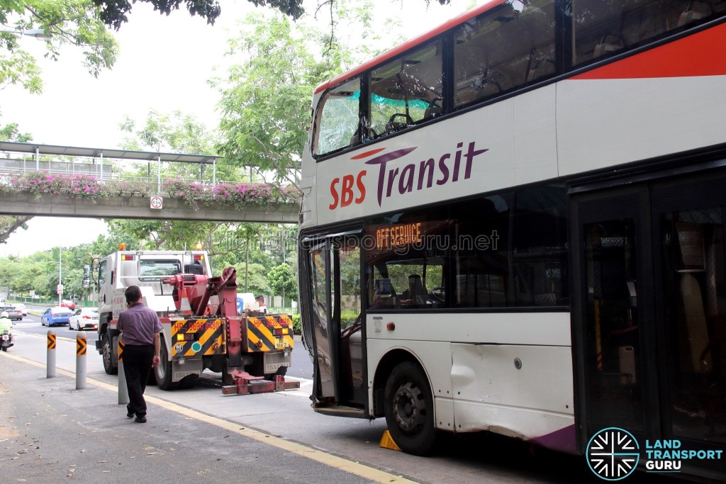 Accident bus at Hougang Ave 2 (Blk 634) bus stop preparing for towing
