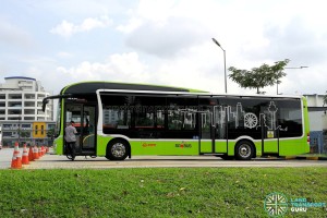 SG4002G in Woodlands Bus Park: Nearside profile