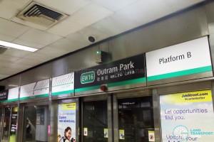 Trial Signage at Outram Park East-West Line Platform B (Jun 2017)