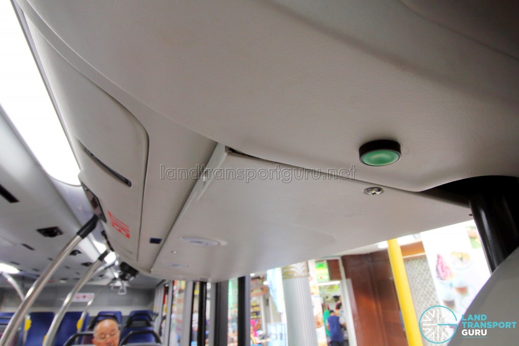 SBS Transit MAN A95 ND323F (SG5835M) - Automated Wheelchair Ramp deployment button