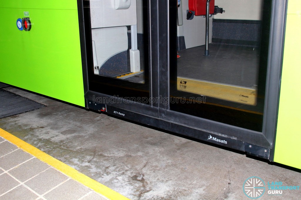SBS Transit MAN A95 ND323F (SG5835M) - Automated Wheelchair Ramp from outside