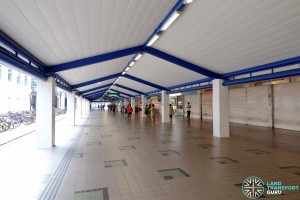 Tampines MRT Station - Unpaid link between East West Line & Downtown Line Stations