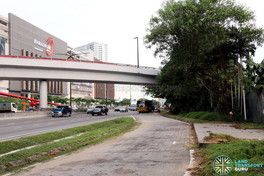 Paradigm Mall: Bus Stop 1 along Jalan Skudai