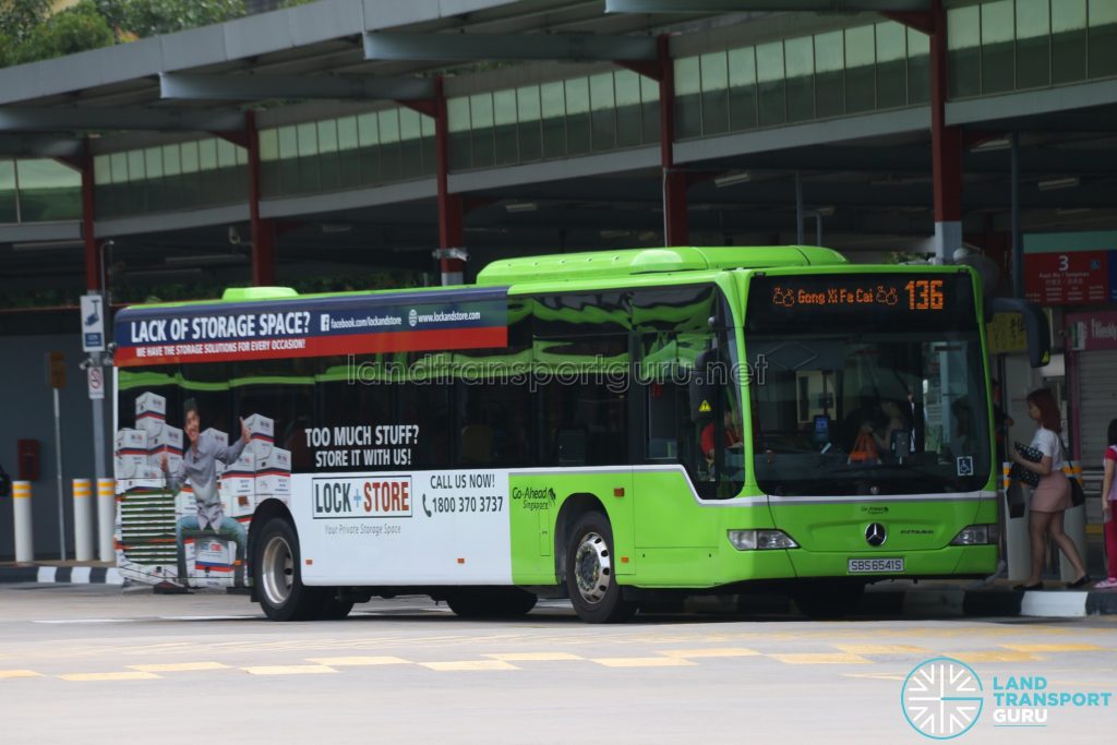 Gong Xi Fa Cai display on Bus 136