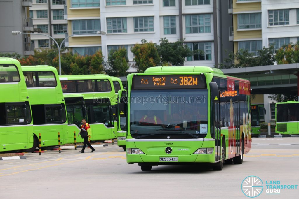 Gong Xi Fa Cai display on Bus 382W