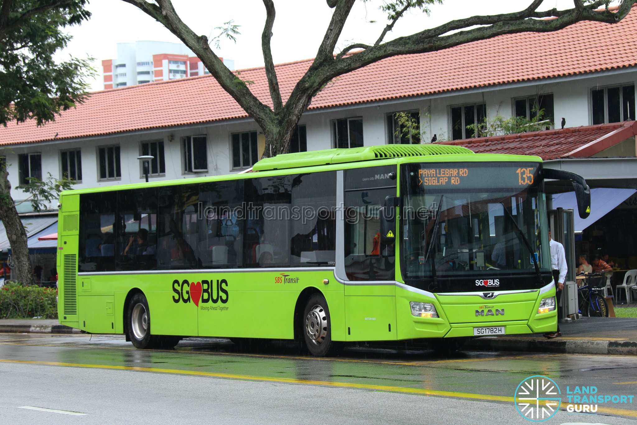 Bus 135: SBS Transit MAN Lion's City A22 (SG1782H)