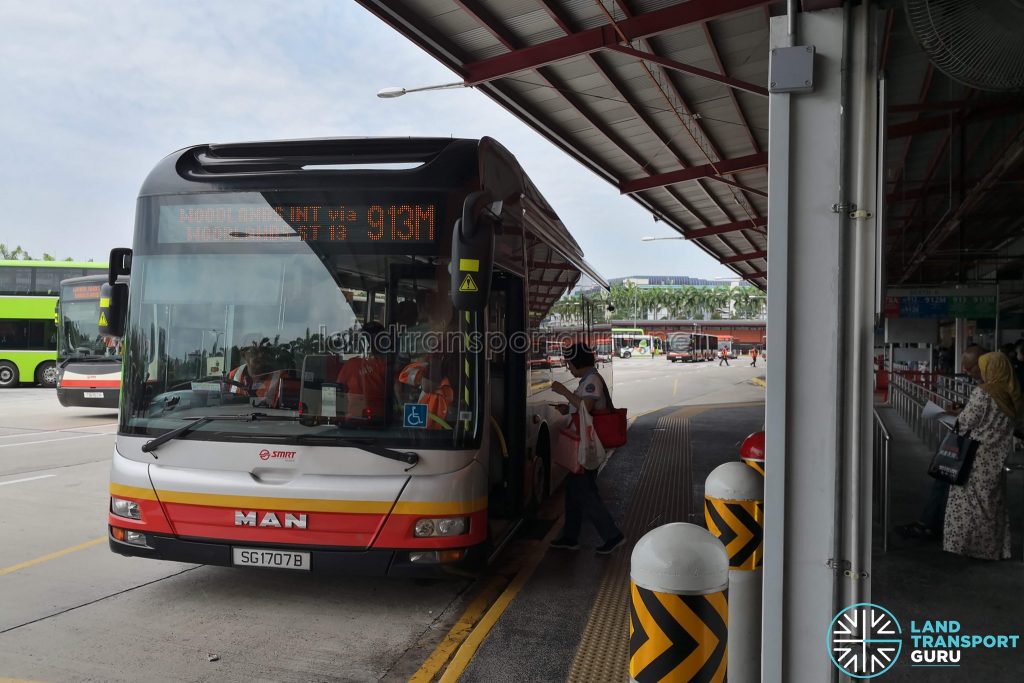 SMRT Bus 913M: MAN A22 (SG1707B)