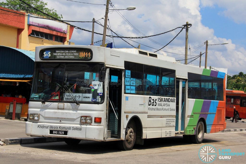 S&S International Nissan Diesel JP251 (BHG7929) - Route IM11