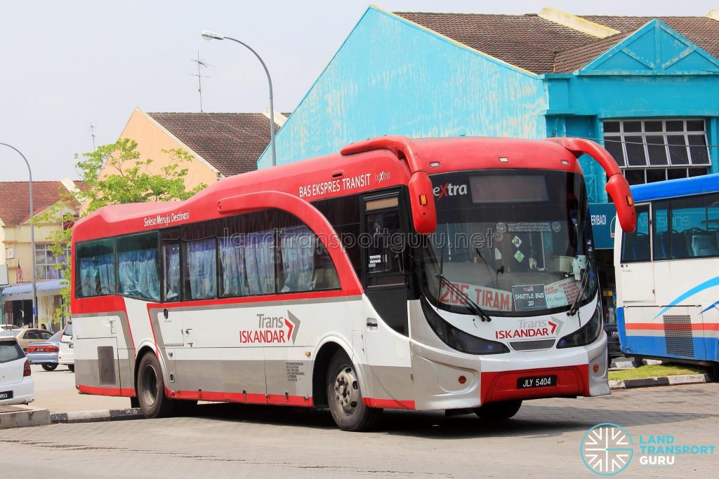 Maju Hino AK (JLY5404) - Route 205