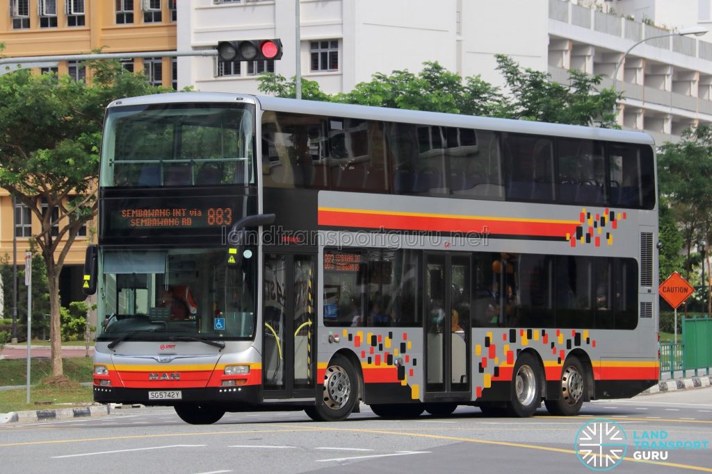 Bus 883: SMRT MAN Lion's City DD A95 (SG5742Y)