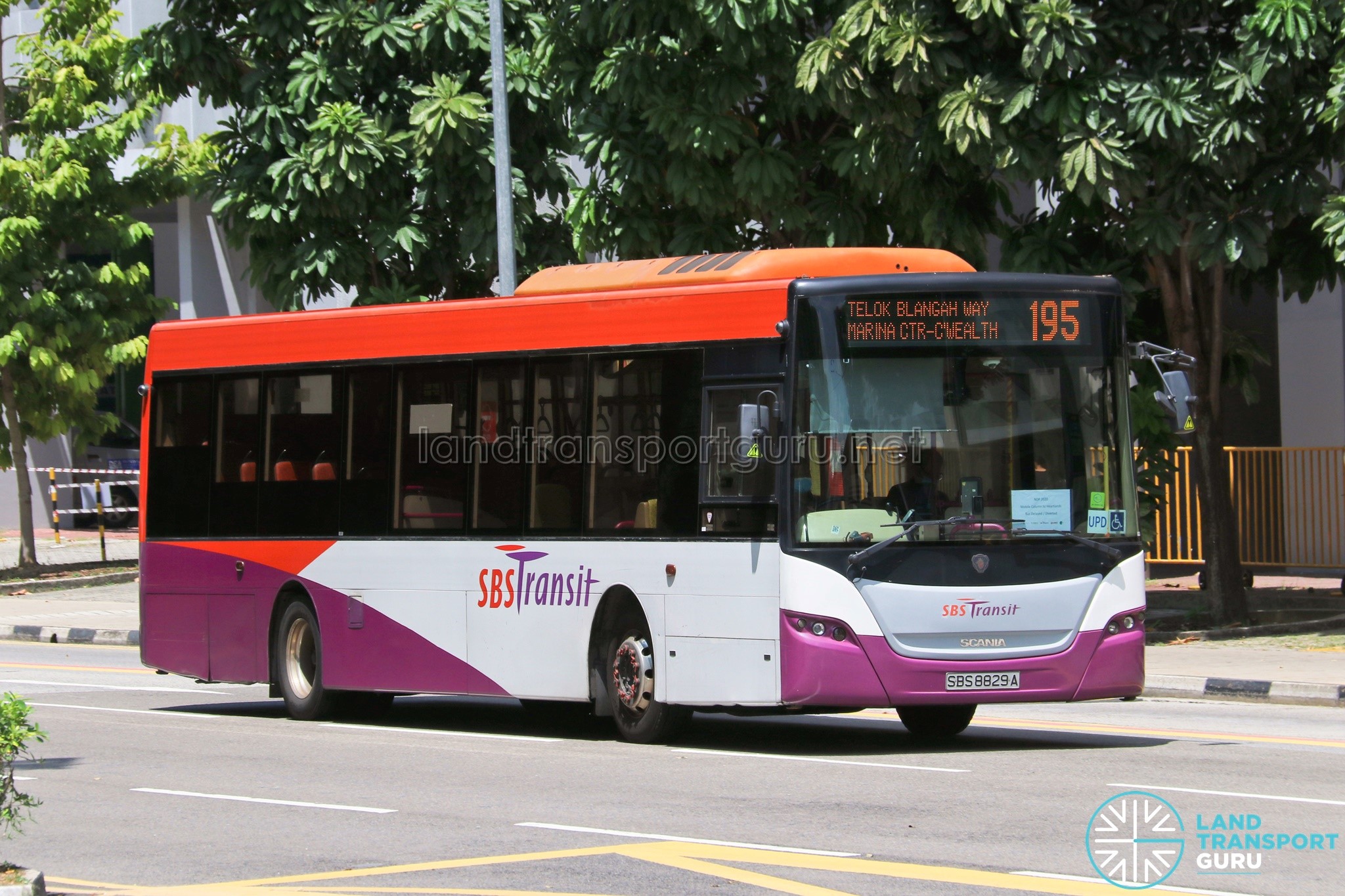 Bus 195: SBS Transit Scania K230UB Euro V (SBS8829A)