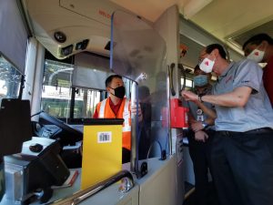 Driver Protective Screen installed on SMRT Bus (Photo: Melvin Yong 杨益财 / Facebook)