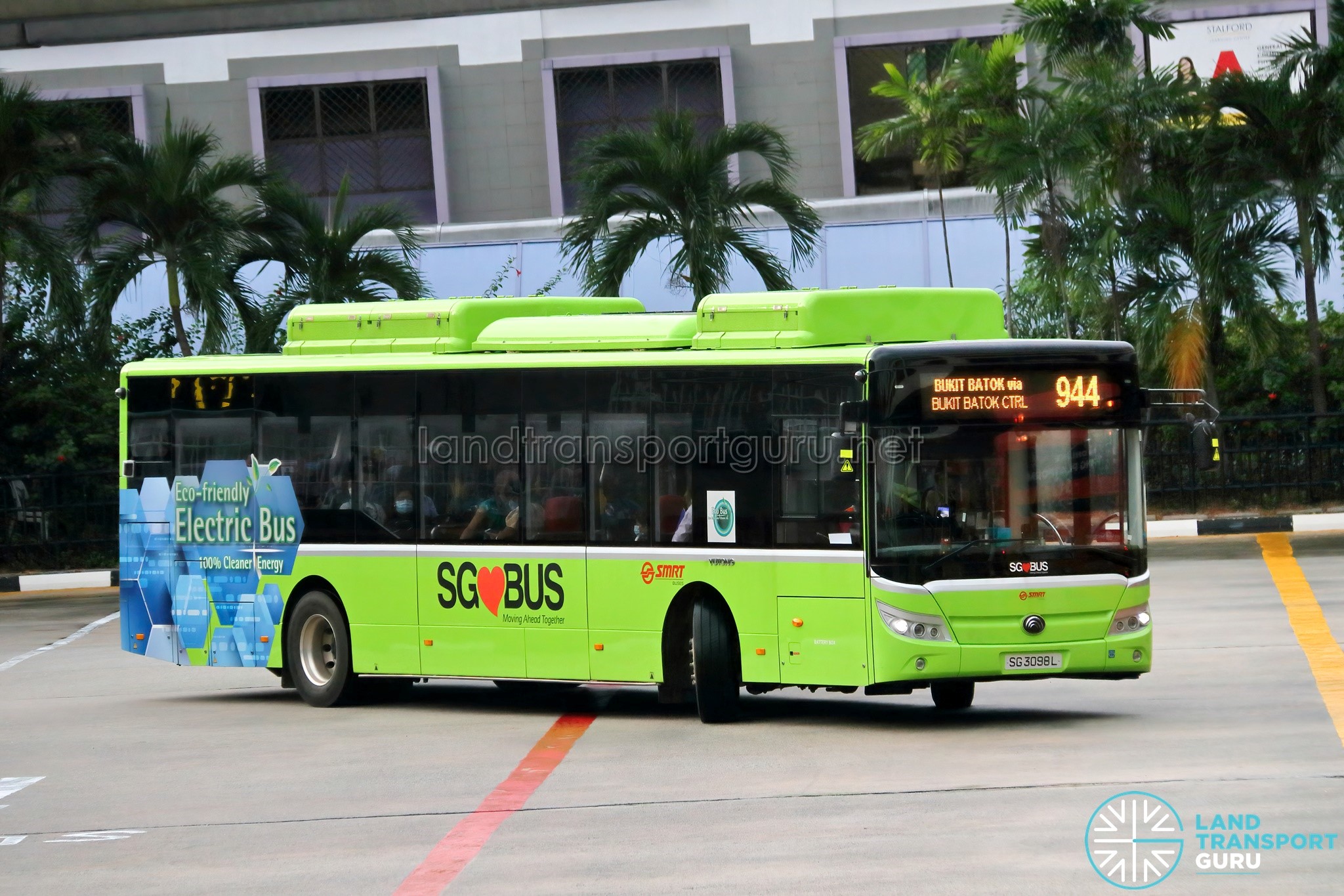 Bus 944: SMRT Buses Yutong E12 (SG3098L)