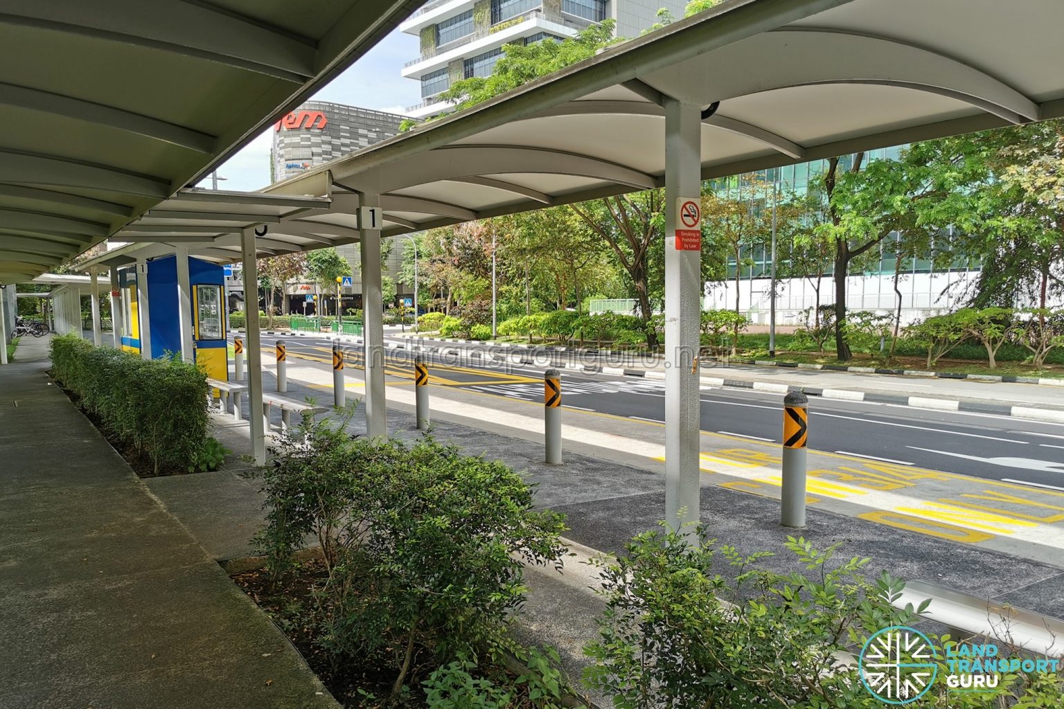 Jurong East Private Bus Pick Up Point Along Venture Avenue | Land ...