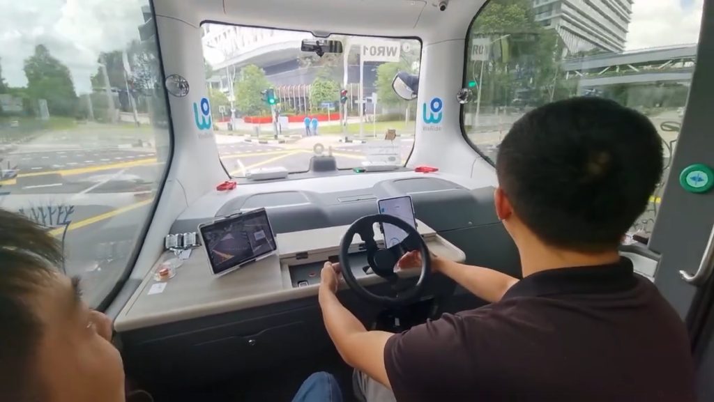 WeRide RoboBus undergoing road trials in One-north, Singapore (Video ...